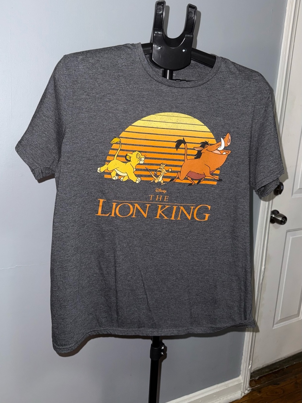 Disney The Lion King T-Shirt Size Large Simba Timon Pumbaa Sunset Graphic